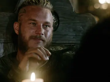 El rey Horik vuelve a Kattegat con una propuesta sorprendente para Ragnar. El rey Horik vuelve a Kattegat con una propuesta sorprendente para Ragnar.