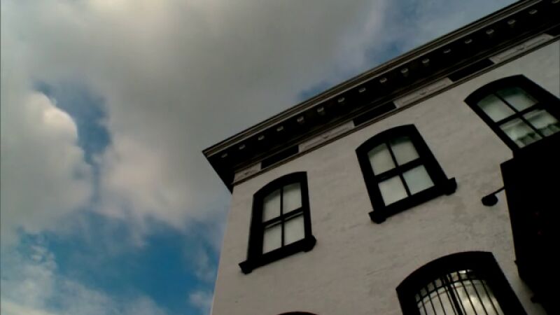 Zak, Nick y Aaron investigan la Lemp Mansion & Brewery en St. Louis