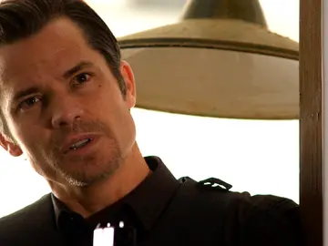 Raylan no logra hacer confesar Tanner Raylan no logra hacer confesar Tanner