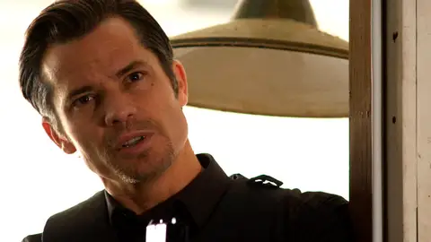 Raylan no logra hacer confesar Tanner Raylan no logra hacer confesar Tanner