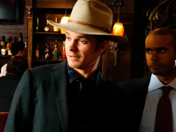 Raylan, interrogado por el FBI Raylan, interrogado por el FBI