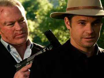 Quarles intenta quitarle la vida a Raylan Quarles intenta quitarle la vida a Raylan
