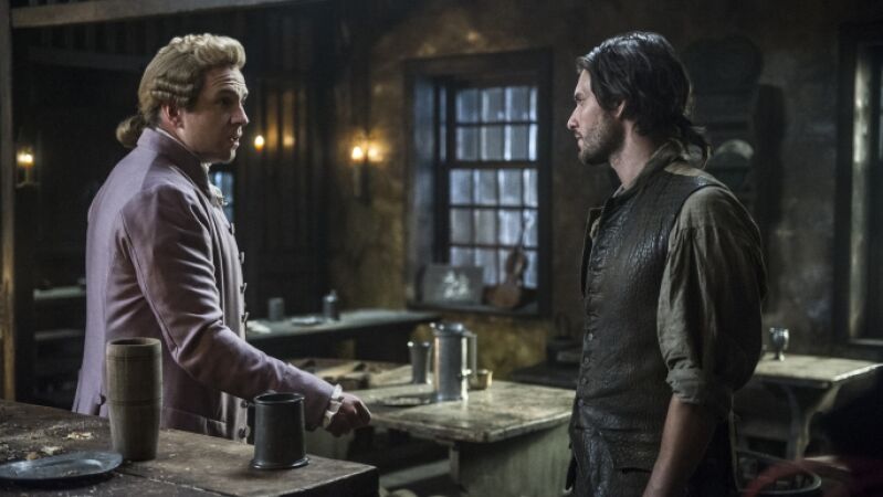 Sam Adams pide ayuda a sus amigos para llevar a cabo una protesta