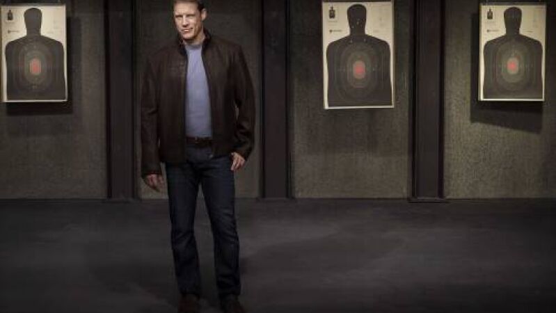 Hugh Prentiss plantea amañar una pelea por una gran suma de dinero