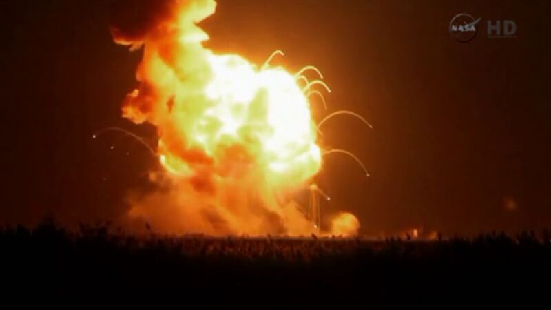 ¿Cómo pudo un cohete arder en llamas a los segundos de despegar?