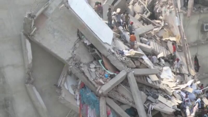 Una explosión destruye casas y mata a los residentes