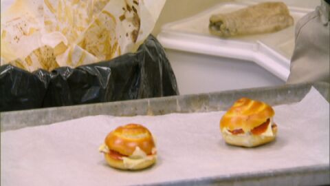 El due&ntilde;o de una gran franquicia de pretzels se infiltra en una de sus tiendas y se lleva una sorpresa 