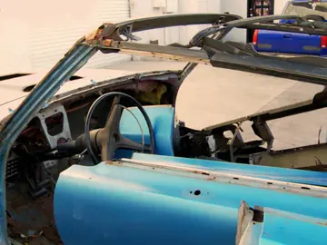 Dos modelos de 1970 de compleja restauración Dos modelos de 1970 de compleja restauración