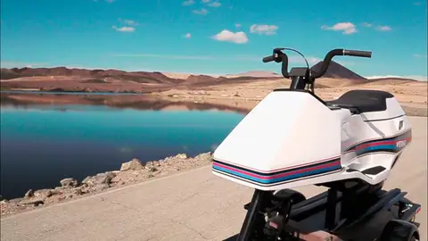 Una de las primeras motos de agua de la historia totalmente restaurada Una de las primeras motos de agua de la historia totalmente restaurada