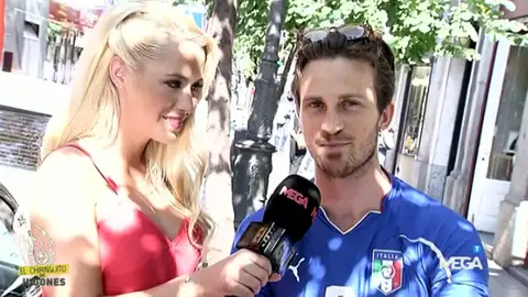 Laura Gadea con aficionados italianos Laura Gadea con aficionados italianos