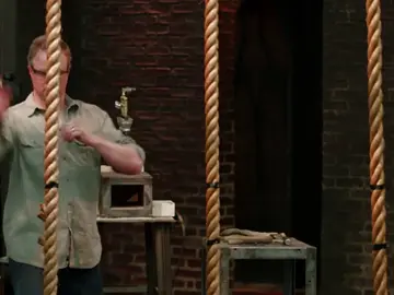 Frame 23.82318 de: ¿Serán capaces de atravesar un bidón de acero? Frame 23.82318 de: ¿Serán capaces de atravesar un bidón de acero?