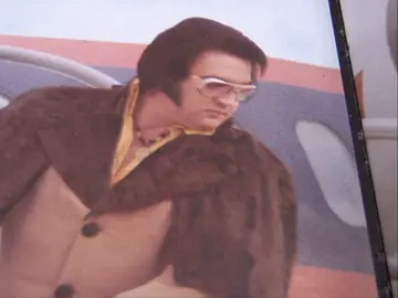 Elvis hace una parada en el Gold & Silver Pawn Shop Elvis hace una parada en el Gold & Silver Pawn Shop