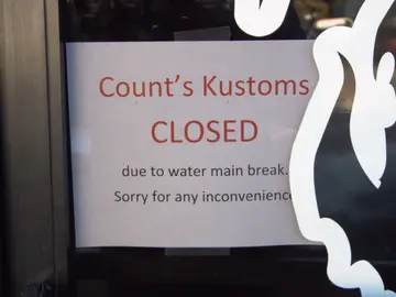 El taller de Count’s Kustoms se inunda El taller de Count’s Kustoms se inunda