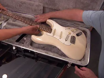 Una guitarra con mucha historia Una guitarra con mucha historia