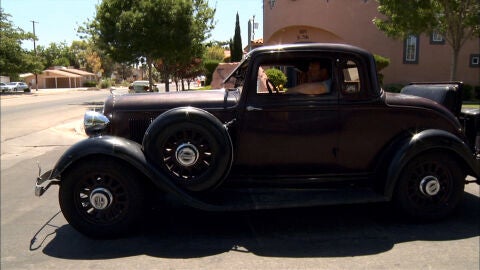 Llega rodando a 'La casa de los empe&ntilde;os' un Plymouth cl&aacute;sico