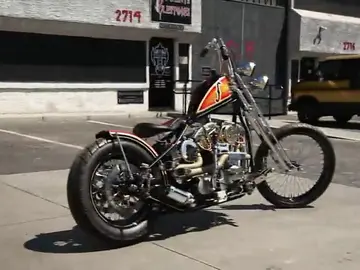 Frame 20.912819 de: Una Harley Davidson homenaje al músico Les Paul Frame 20.912819 de: Una Harley Davidson homenaje al músico Les Paul