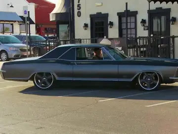 Frame 15.235723 de: Un coche que respira rock por los cuatro costados Frame 15.235723 de: Un coche que respira rock por los cuatro costados