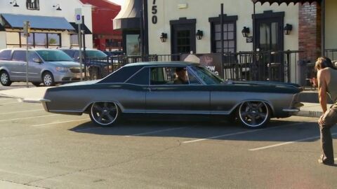 Frame 15.235723 de: Un coche que respira rock por los cuatro costados