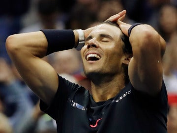 Rafa Nadal se lleva las manos a la cabeza tras ganar el US Open