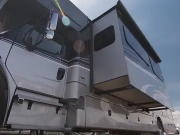 Una caravana elegante y grande para recorrer Texas Una caravana elegante y grande para recorrer Texas