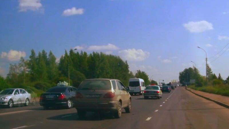 Cómo no debes adelantar nunca a un dominguero