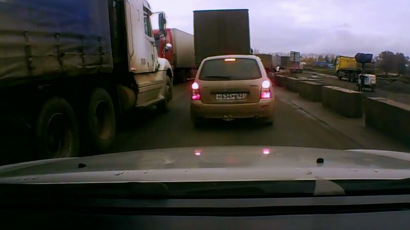 Nunca te metas con alguien más grande que tú en la carretera