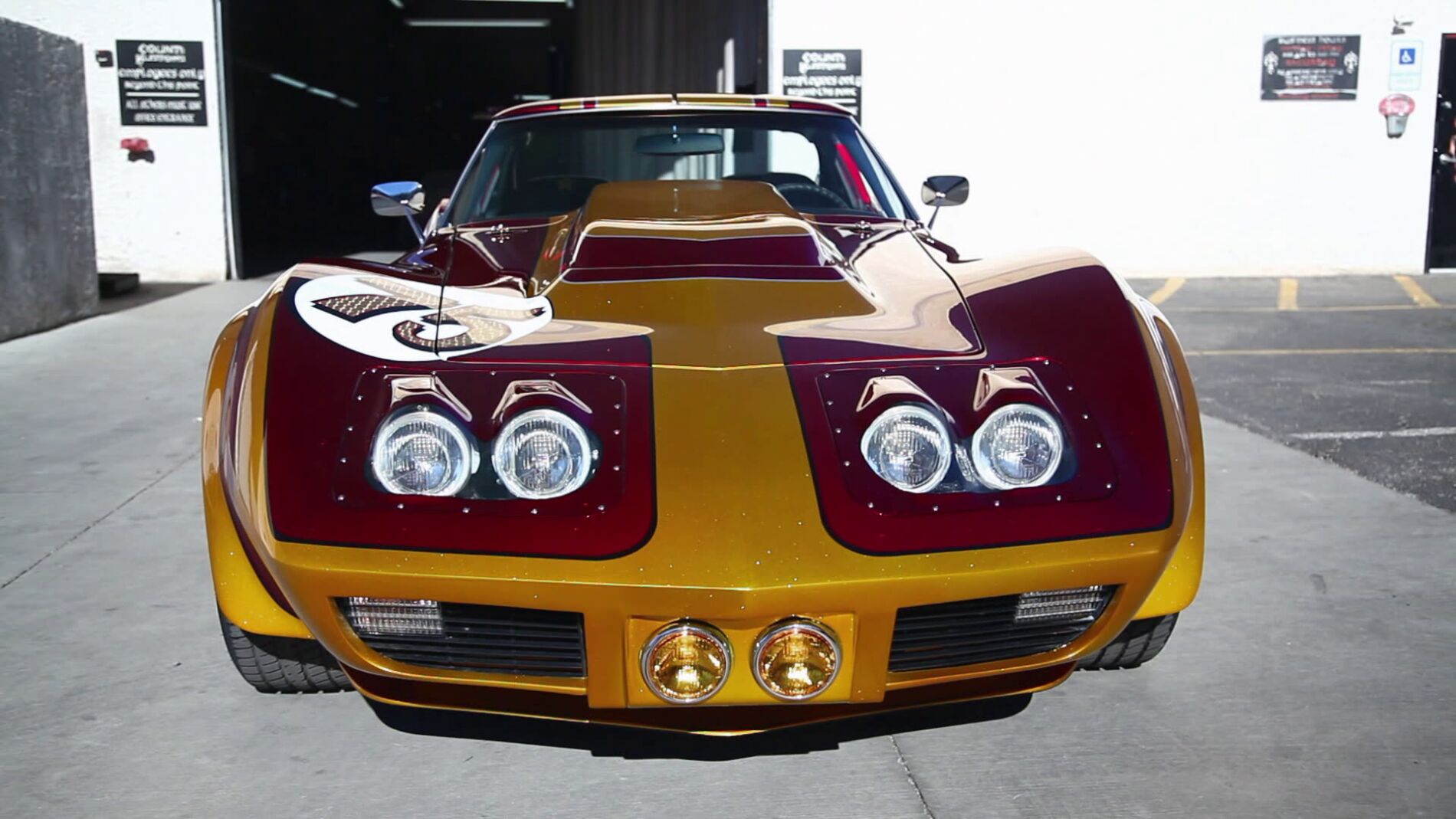 Corvette del 75 de ensueño por el aniversario de Carl's Junior