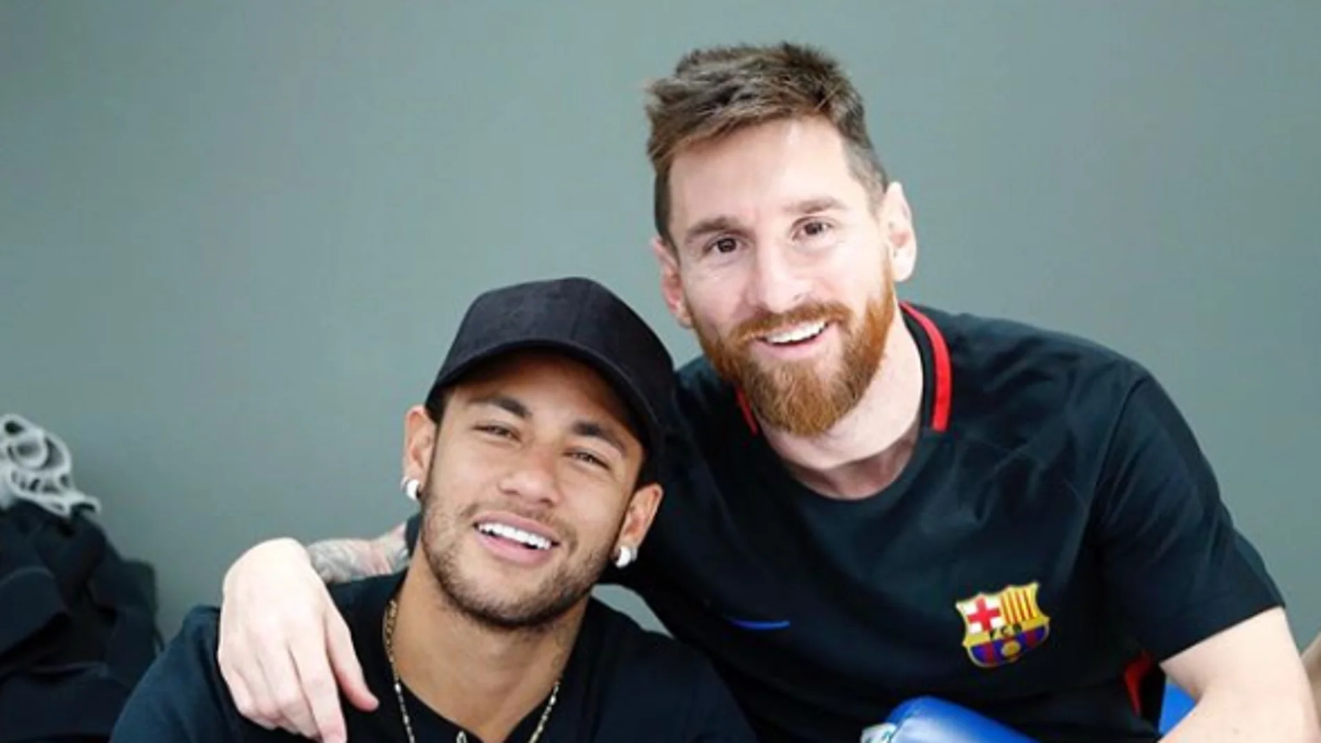 Neymar y Messi posan juntos