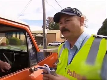Ponemos a prueba a Benny Fowler, el policía que ha ganado el premio a la simpatía Ponemos a prueba a Benny Fowler, el policía que ha ganado el premio a la simpatía