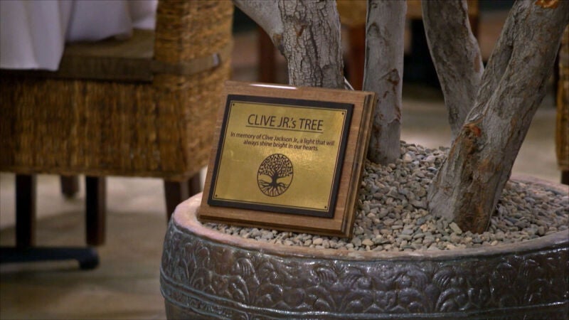 El 'árbol de las bendiciones' ayudará a reflotar un restaurante marcado por la tragedia