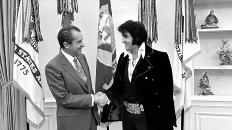 Cómo Elvis consiguió su placa de Agente Antidroga Cómo Elvis consiguió su placa de Agente Antidroga