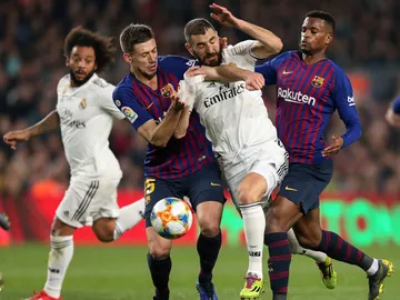 Momento de un Clásico entre Real Madrid y Barcelona Momento de un Clásico entre Real Madrid y Barcelona