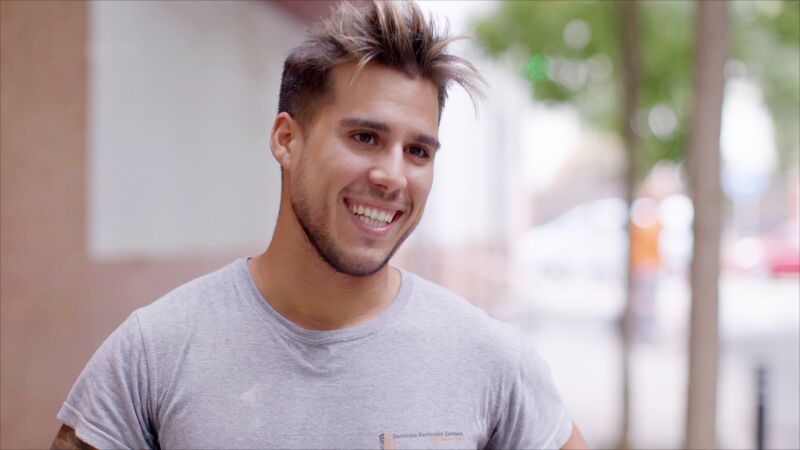 El peón de Servicios Verticales Carmona no quiere usar casco porque se despeina