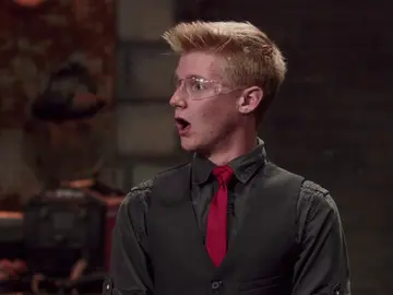 El espectacular vuelo de la lanza creada por el joven armero de 18 años El espectacular vuelo de la lanza creada por el joven armero de 18 años