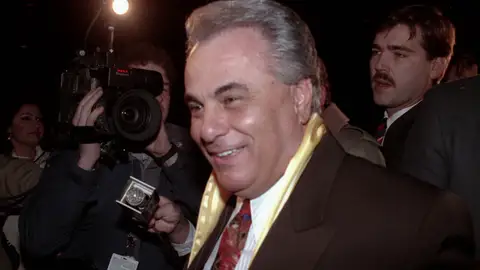 La historia de cómo un criminal se convirtió en un rey rompiendo las reglas de la mafia Capos: John Gotti