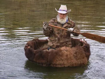 Una canoa de piel Una canoa de piel
