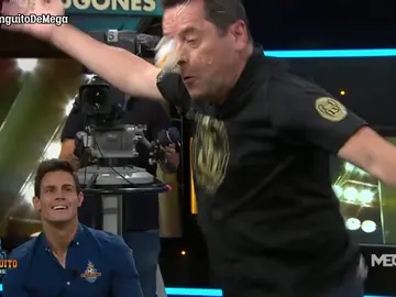 Tomás Roncero cayó en la broma del 'lanzamiento del huevo' de Januzaj Tomás Roncero cayó en la broma del 'lanzamiento del huevo' de Januzaj