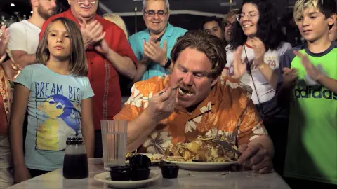 Casey frente a las tortitas Crónicas carnívoras