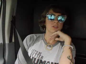 Danielle acompaña a Mike Danielle acompaña a Mike