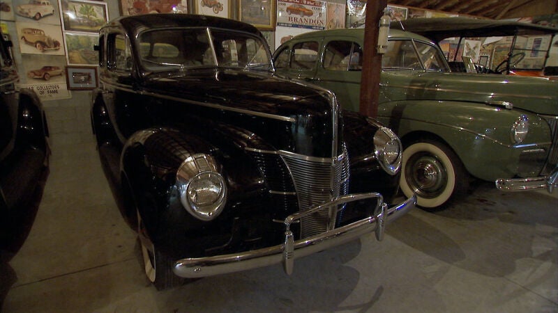 Un hombre de 89 años intenta sacar algo de dinero con sus coches de colección