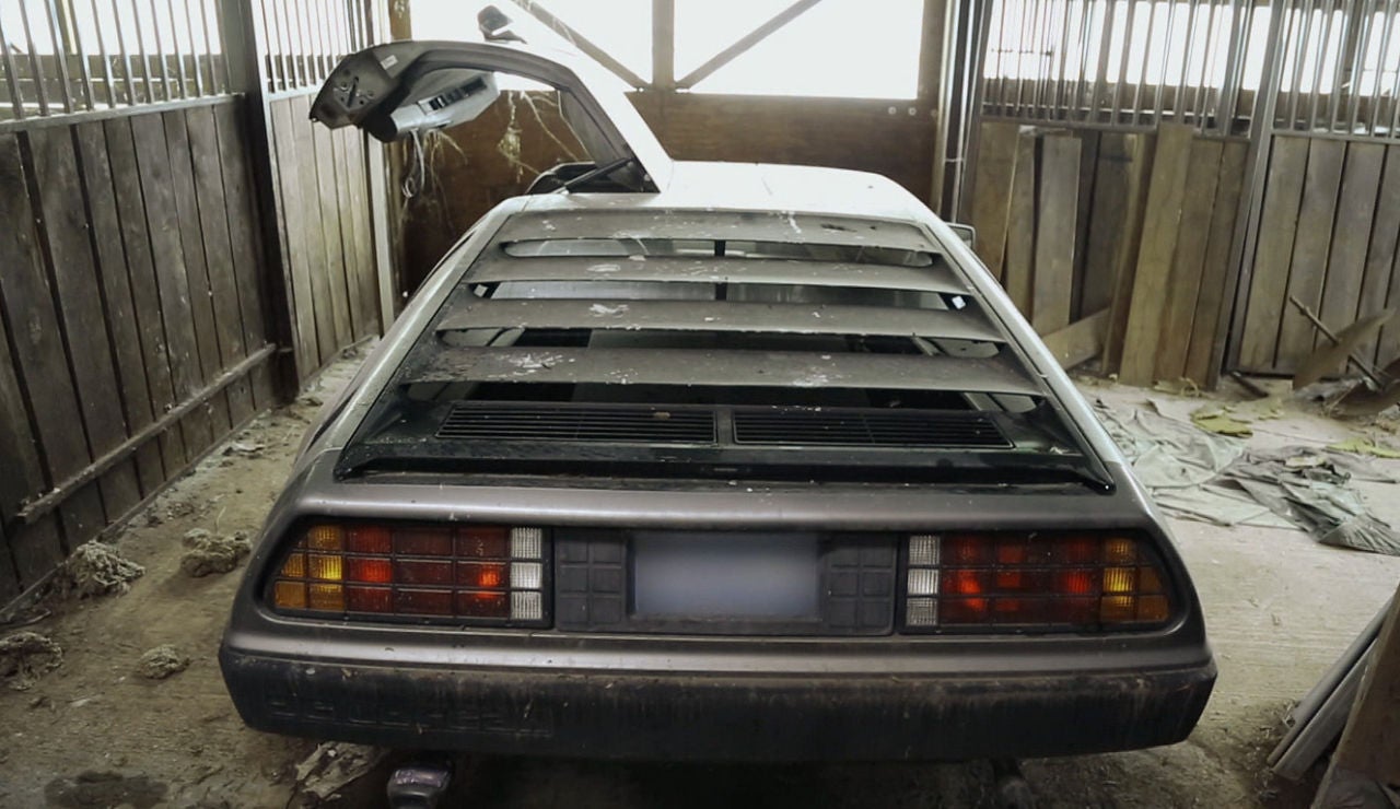 Mike encuentra un De Lorean