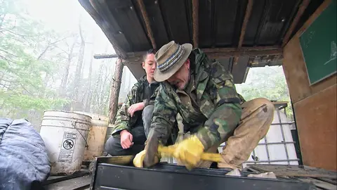 Trabajando en un horno casero Mountain men