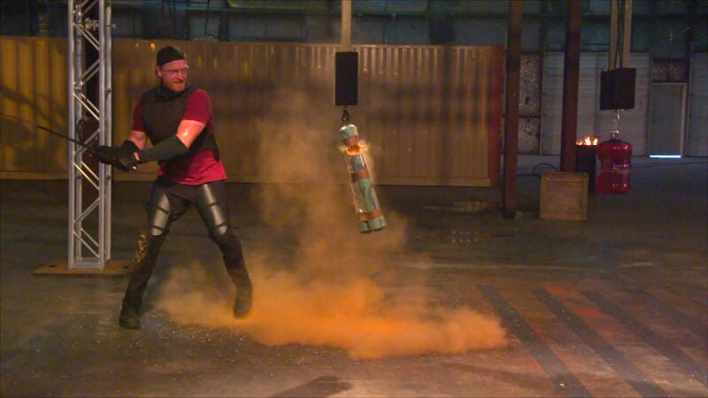 Descubre lo que le ocurre al 'mandoble' de este especialista de cine