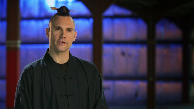 Travis revisa este cuchillo híbrido entre falkata y sable chino