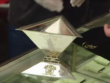 Un cliente pide 500.000 dólares por un trofeo Un cliente pide 500.000 dólares por un trofeo