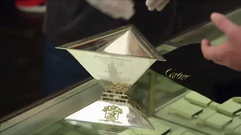 Un cliente pide 500.000 dólares por un trofeo Un cliente pide 500.000 dólares por un trofeo