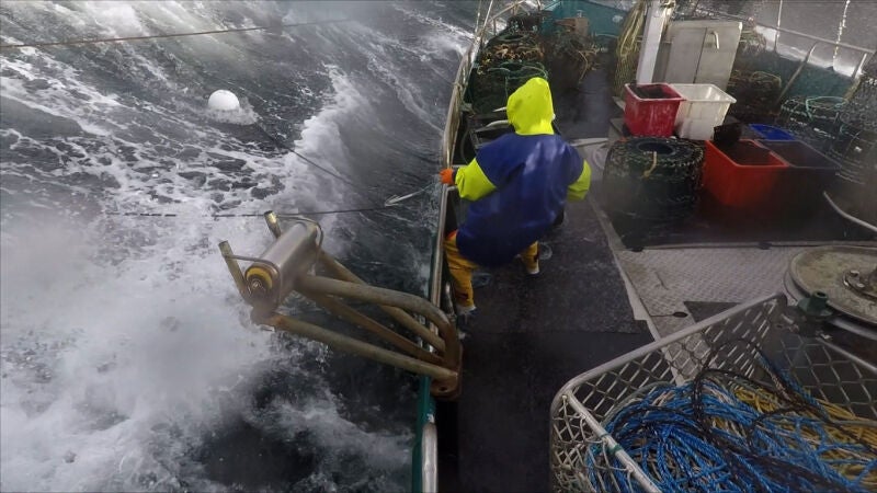 Las cuatro reglas de oro para ser un buen ayudante de un barco langostero