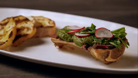 Tuétano ahumado y corazón de res a la parrilla Maestros de la parrilla