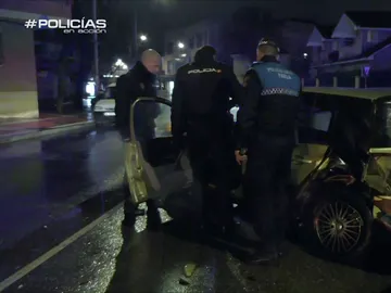La policía investiga un accidente La policía investiga un accidente