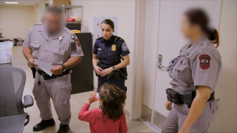 Más de dos mil niños cruzan la frontera solos